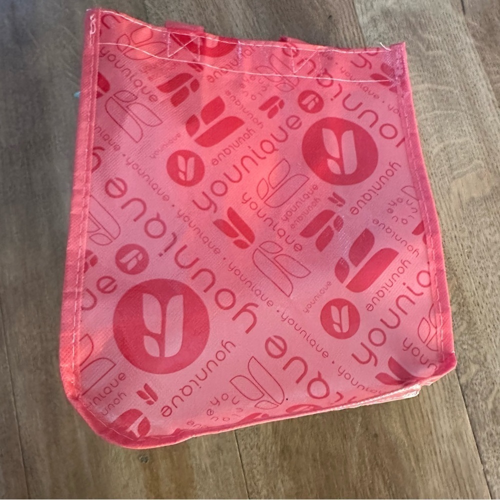 NWOT Youniqe Make up Bag